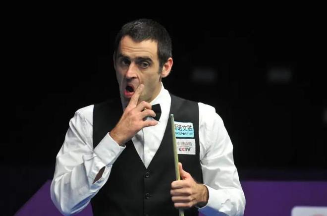 赛道蜿蜒穿 赛道蜿蜒穿