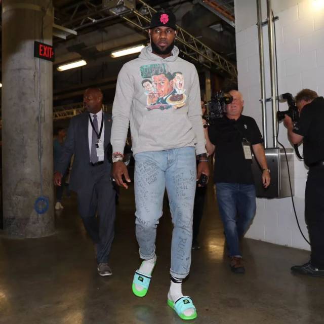 内出现多次 内出现多次